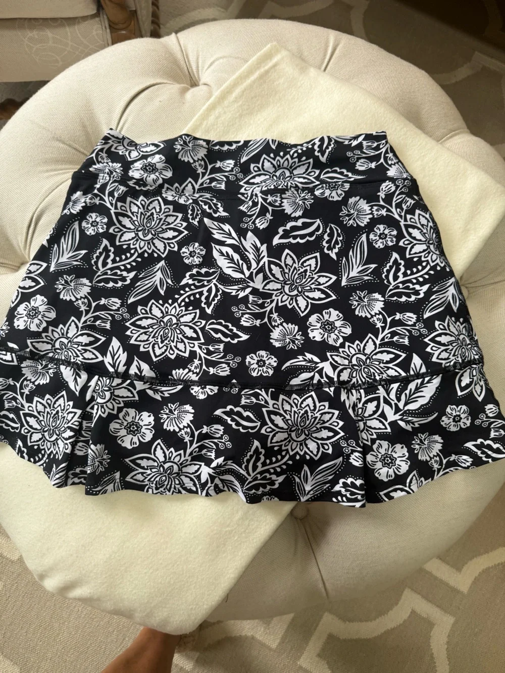 High-Rise Black & White Floral Tennis Skirt. Large. EUC